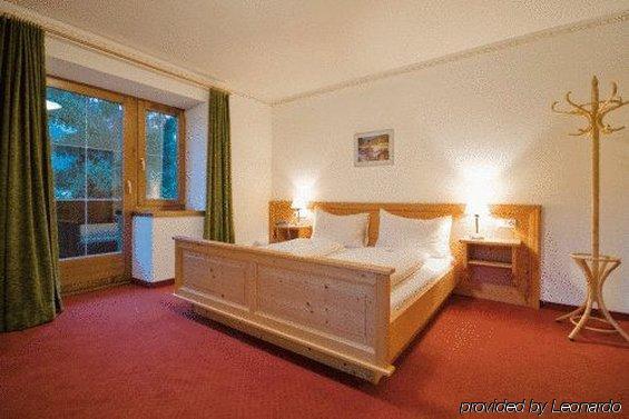 Hotel Reitlwirt 브릭센임탈 객실 사진
