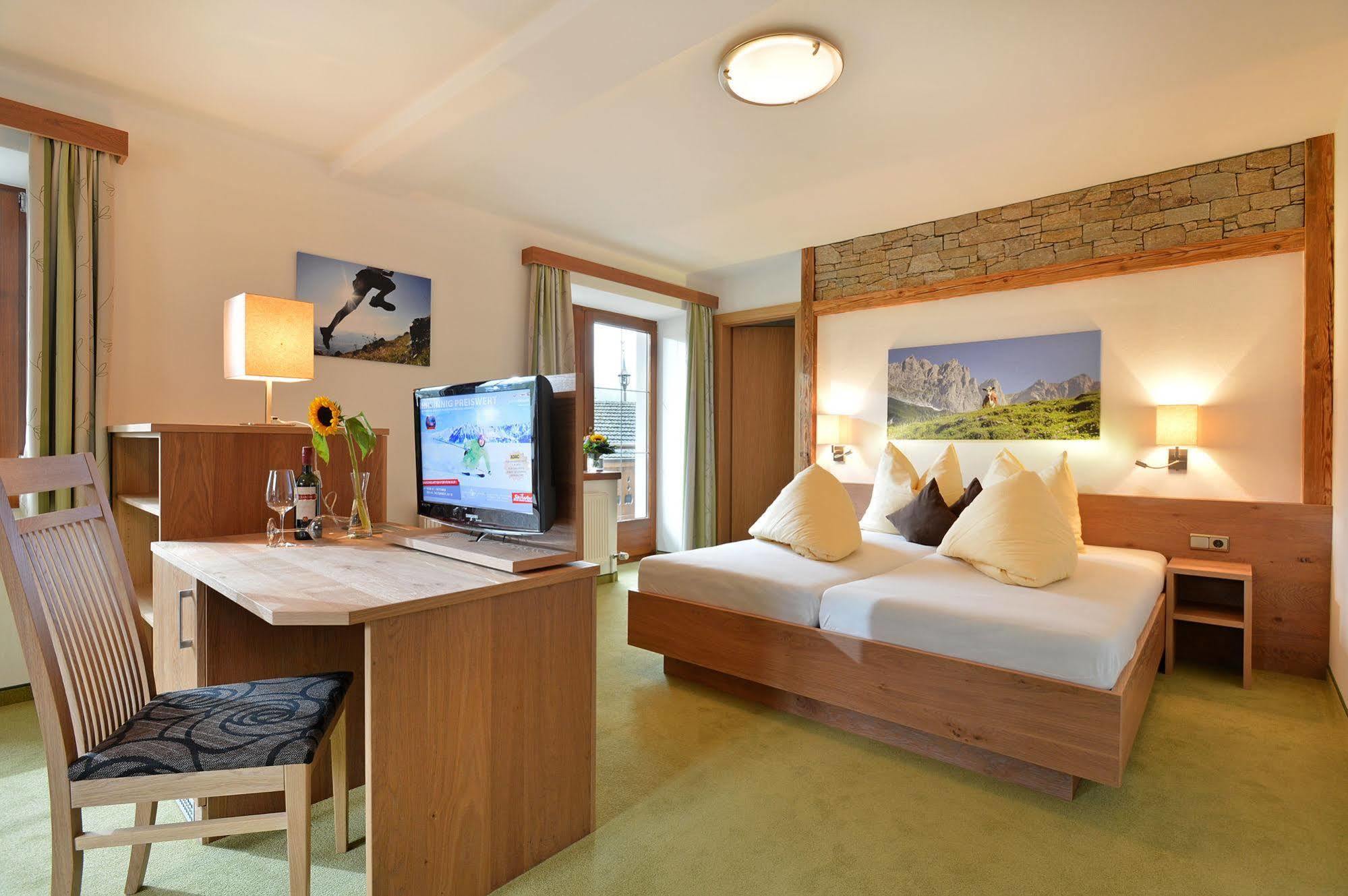 Hotel Reitlwirt 브릭센임탈 외부 사진