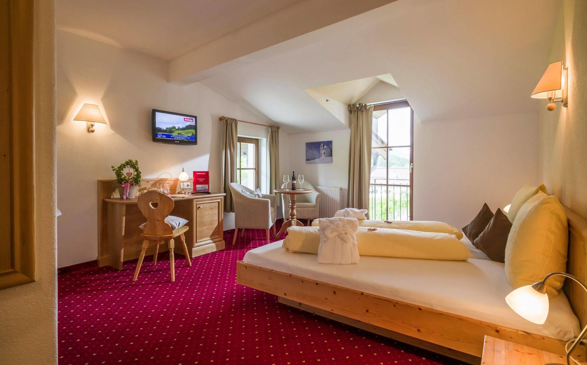Hotel Reitlwirt 브릭센임탈 외부 사진