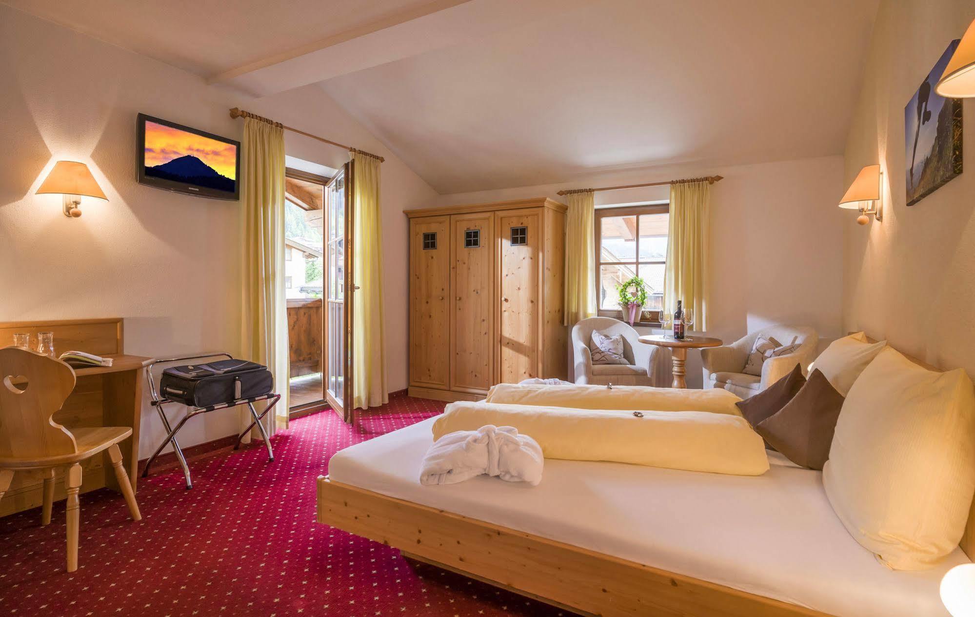 Hotel Reitlwirt 브릭센임탈 외부 사진