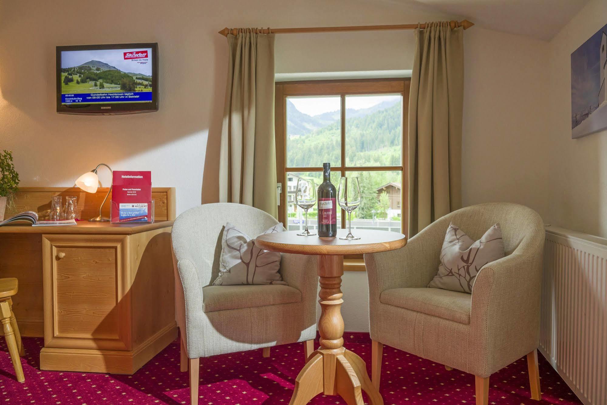 Hotel Reitlwirt 브릭센임탈 외부 사진
