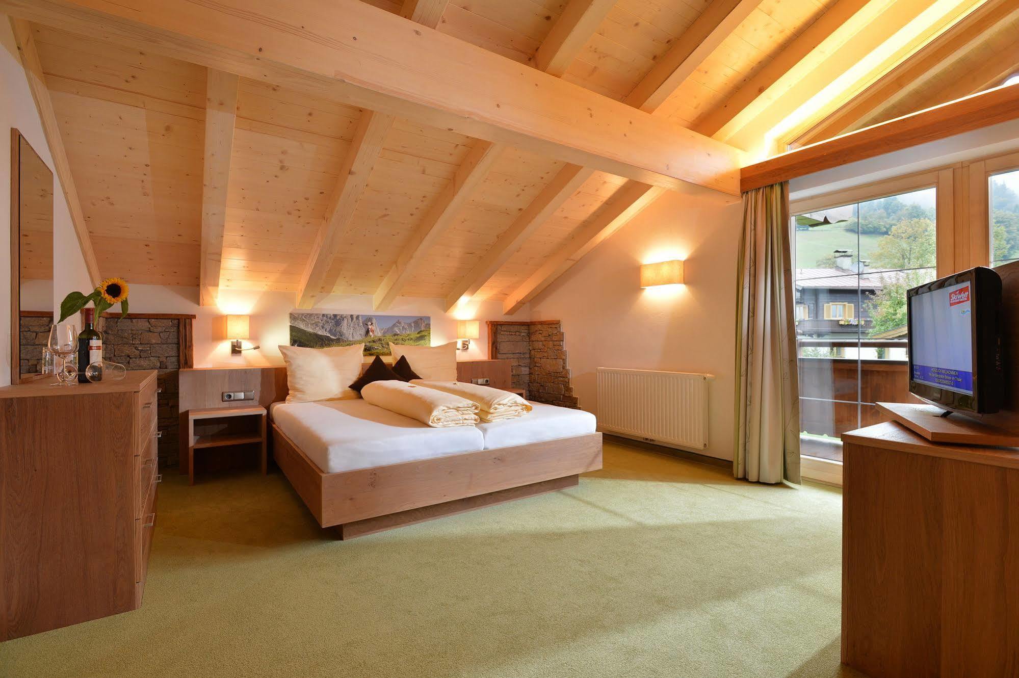 Hotel Reitlwirt 브릭센임탈 외부 사진