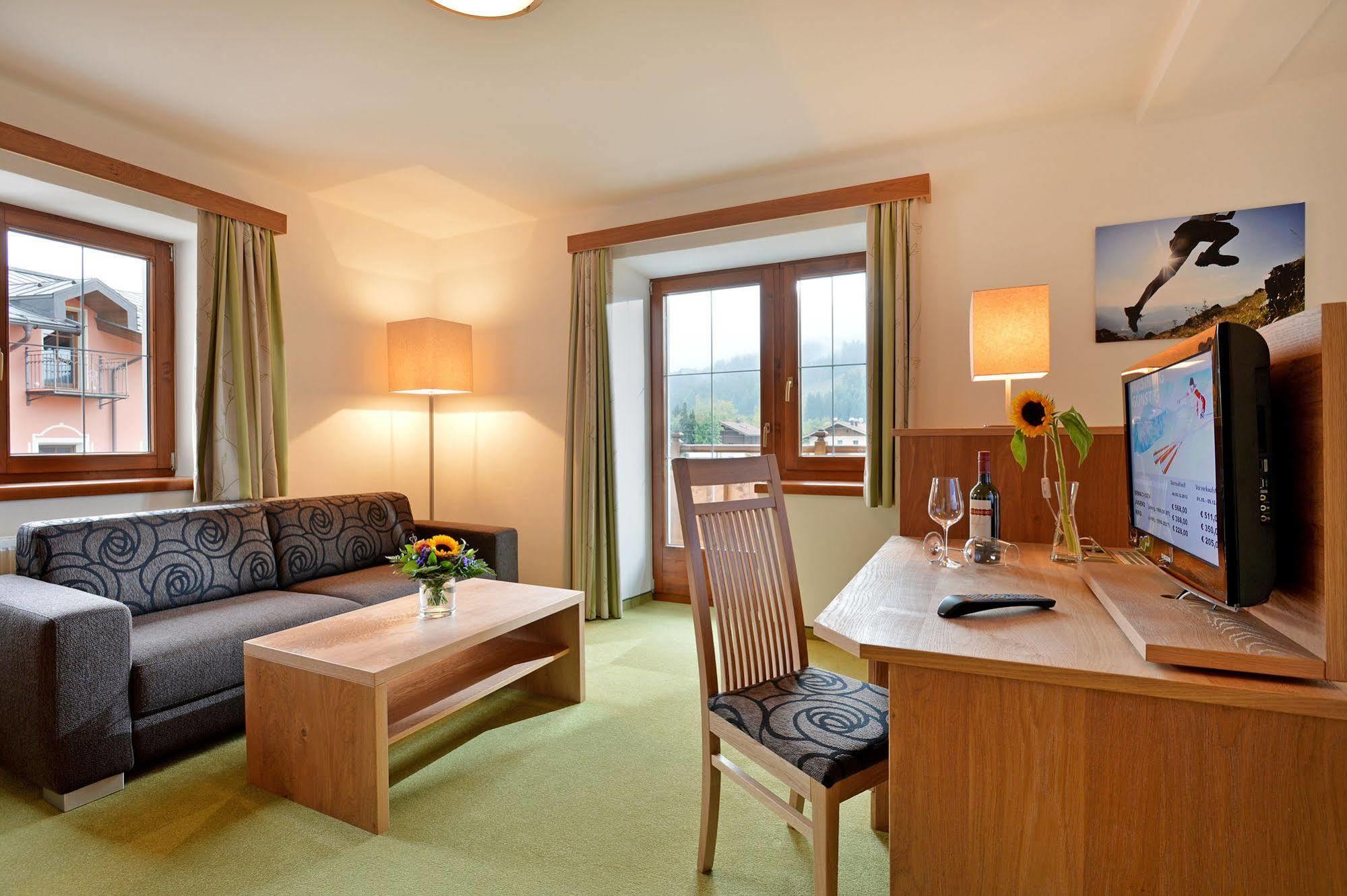 Hotel Reitlwirt 브릭센임탈 외부 사진