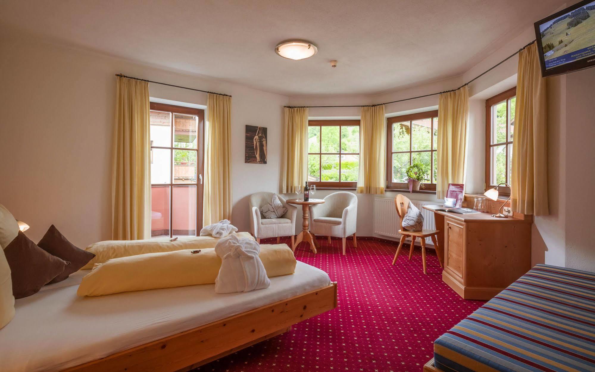 Hotel Reitlwirt 브릭센임탈 외부 사진